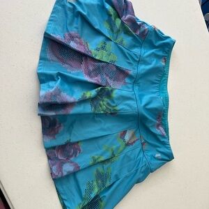 Womens golf /tennis skirt. Size large. In excellent shape.